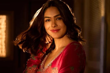 பெற்றோர் எதிர்ப்பு.. முத்த காட்சியில் நடிக்க பயந்த மிருனாள் தாகூர்! ஆனால்..