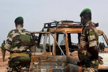 நைஜர் நாட்டில் பயங்கரவாதிகள் நடத்திய துப்பாக்கி சூட்டில் 16 பேர் பலி
