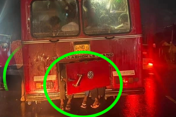 தமிழர் பகுதியில் உயிரை கையில் பிடித்துக்கொண்டு பயணம்; நடவடிக்கை எடுப்பார்களா அதிகாரிகள்! | A Daily Perilous Journey To Chetikulam