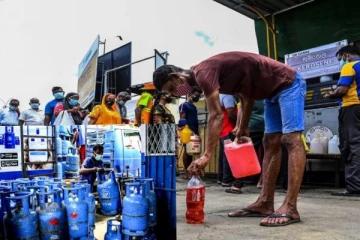 නැතිව තිබූ ඉන්ධන සම්බන්ධයෙන් අද සිට රටටම සුබ ආරංචියක්..01 වනදා සිට ගෑස් වලටත් වෙන දේ මෙන්න.