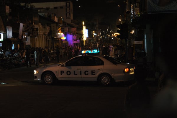 கொழும்பிலுள்ள உணவகம் ஒன்றுக்குள் நடந்த பயங்கரம் - பெண்கள் உட்பட கும்பல் வெறியாட்டம் | Tense In Modara Hotel 8 Arrested கொழும்பிலுள்ள உணவகம் ஒன்றுக்குள் நடந்த பயங்கரம் - பெண்கள் உட்பட கும்பல் வெறியாட்டம் | Tense In Modara Hotel 8 Arrested