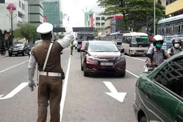 யாழில் முட்டை ஏற்றி வந்த வாகனமும் மோட்டார் சைக்கிளும் மோதி விபத்து