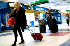 பிரித்தானியாவிலிந்து அமெரிக்கா செல்ல இனி இது கட்டாயம்; திங்கட்கிழமை முதல் நடைமுறைக்கு வரும் புதிய கட்டுப்பாடுகள்