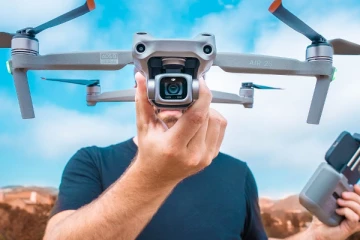 ட்ரோன் கமராவை இயக்கிய வெளிநாட்டு பிரஜை கைது !