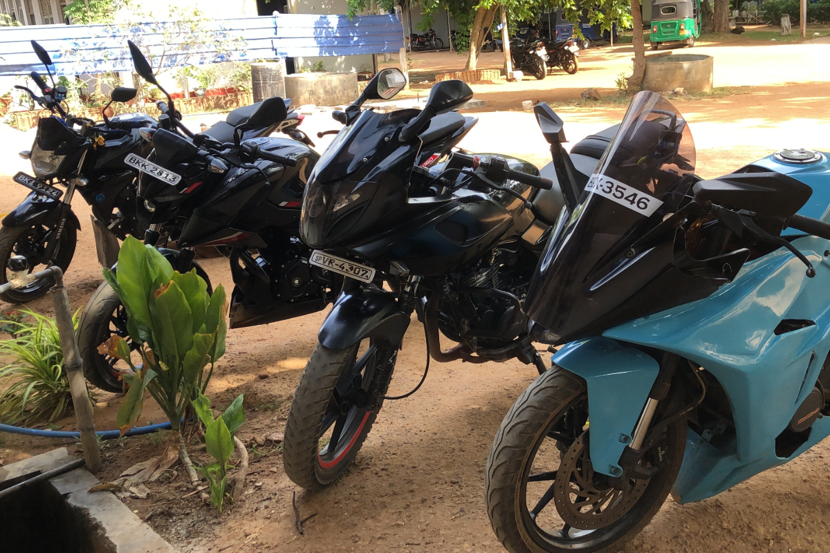 கிளிநொச்சியில் காவல்துறையினரின் அதிரடி வீதிச்சோதனை : வாகனங்கள் பறிமுதல் | Police Road Checks In Kilinochchi Vehicles Seized