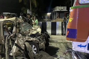 கண்ணிமைக்கும் நொடியில் நடந்த கோர விபத்து..2 வயது குழந்தை உட்பட 5 பேர் பலி!