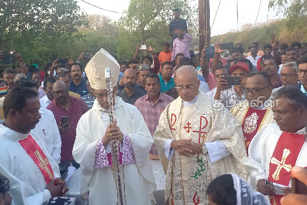 கச்சதீவுத் திருவிழாவில் குறைபாடுகள் : பாகுபாடு காட்டப்பட்டதாக இரு நாட்டு பக்தர்களும் குமுறல் | Poor Arrangements Of Kachchadivu Festival
