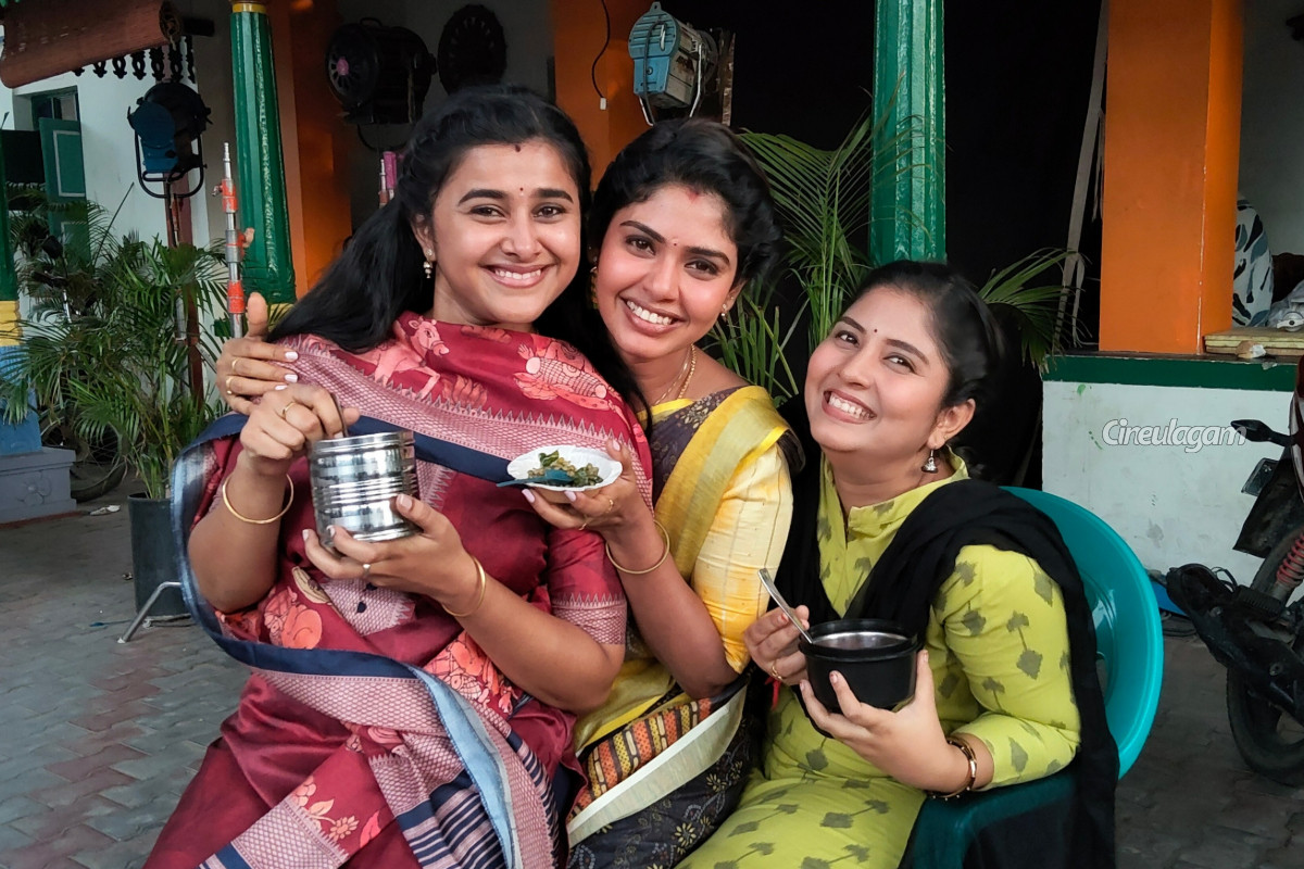 பிக் பாஸ் 10ல் பாண்டியன் ஸ்டோர்ஸ் சீரியல் நடிகை.. யாரும் எதிர்பார்க்காத ஒருவர் | Pandian Stores Hema Rajkumar To Enter Bigg Boss 10