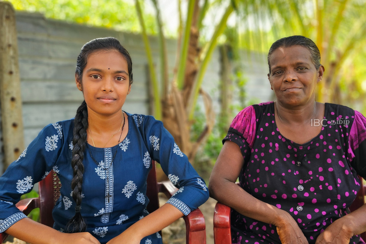 யாழில் தந்தையை இழந்தும் சாதனை புரிந்த கூலித் தொழிலாளியின் மகள்! | Jaffna Student Achieves Success In Al Examination