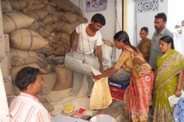 ரேஷன் கடை ஊழியர்களுக்கு ஹாப்பி நியூஸ் - ரூ.1 கோடியே 7 லட்சம் ஊக்கத்தொகை வழங்க அரசு உத்தரவு!