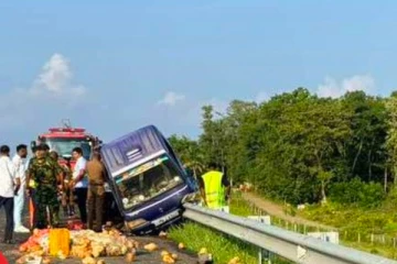 தெற்கு அதிவேக வீதியில் விபத்தில் சிக்கிய வெளிநாட்டவர்கள்