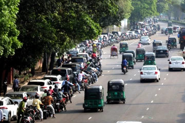 ஈரான் போரின் தாக்கம்: எரிசக்தியை சேமிக்க வேலை நேரத்தை குறைத்த ஆசிய நாடு