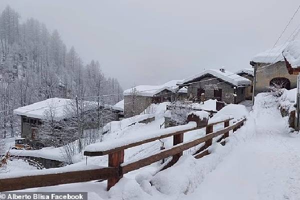 இத்தாலி மற்றும் சுவிஸ் ஆல்ப்ஸ் பகுதிகளில் இருந்து பொதுமக்கள், சுற்றுலாப்பயணிகள் வெளியேற உத்தரவு | Italian And Swiss Alps Evacuated இத்தாலி மற்றும் சுவிஸ் ஆல்ப்ஸ் பகுதிகளில் இருந்து பொதுமக்கள், சுற்றுலாப்பயணிகள் வெளியேற உத்தரவு | Italian And Swiss Alps Evacuated