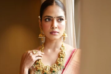 மாளவிகா மோகனன் நடிகை கீர்த்தி சுரேஷ் திருமணத்தில் கலந்துகொண்ட ஸ்டில்கள்