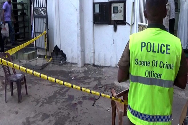 இருவேறு இடங்களில் மாடியிலிருந்து கீழே வீழ்ந்து இருவர் உயிரிழப்பு | Two Killed Falling From Stairs
