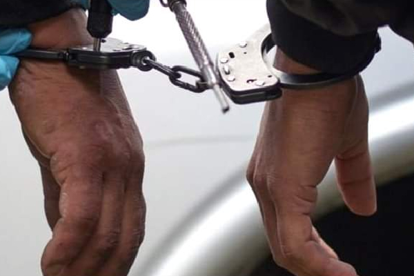 வவுனியாவில் சுகாதார பரிசோதகர்களின் நடவடிக்கைக்கு இடையூறு விளைவித்த இருவர் கைது! | Two Arrested Obstructing Authorities In Vavuniya வவுனியாவில் சுகாதார பரிசோதகர்களின் நடவடிக்கைக்கு இடையூறு விளைவித்த இருவர் கைது! | Two Arrested Obstructing Authorities In Vavuniya