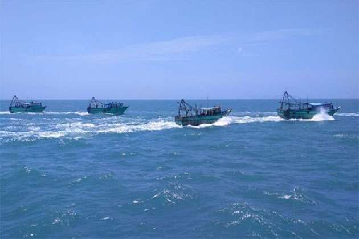 சீரற்ற காலநிலை; இந்திய எல்லையில் இலங்கை மீன்பிடிப் படகுகள் | Cyclone Arnab India Safe 25 Lankan Fishing Boats