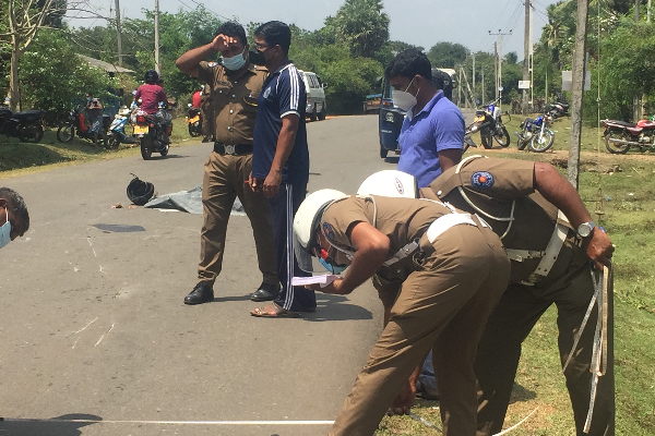 இன்று இடம்பெற்ற கோர விபத்து; முதியவரை பந்தாடிவிட்டு தப்பியோடிய இராணுவ வாகனம் | Elderly Man Was Run Over By A Vehicle In Vavuniya இன்று இடம்பெற்ற கோர விபத்து; முதியவரை பந்தாடிவிட்டு தப்பியோடிய இராணுவ வாகனம் | Elderly Man Was Run Over By A Vehicle In Vavuniya
