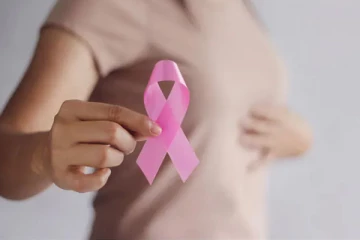 உயிரை பறிக்கும்  மார்பக புற்றுநோய்! ஆரம்பத்திலே தடுக்க மாதம் இருமுறை இவற்றை செய்தாலே போதுமாம்