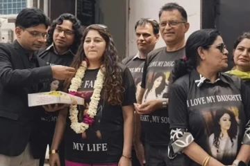 ලෝකෙම හැරිලා බලපු දික්කසාදය - මංගල පෙරහැරටත් වඩා ජයට ගත්ත දික්කසාද පෙරහැරින් පියෙක් සමාජ මාධ්‍ය හොල්ලයි[VIDEO]