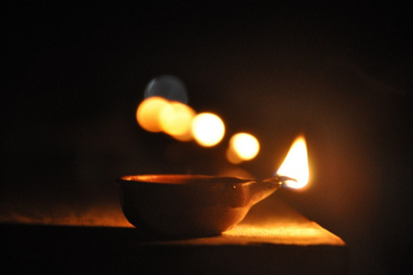 மாதவிடாய் ஆன பெண்கள் இன்று திருக்கார்த்திகை தீபம் ஏற்றலாமா? | Can Women On Peroids Light Diya On Karthigaideepam மாதவிடாய் ஆன பெண்கள் இன்று திருக்கார்த்திகை தீபம் ஏற்றலாமா? | Can Women On Peroids Light Diya On Karthigaideepam