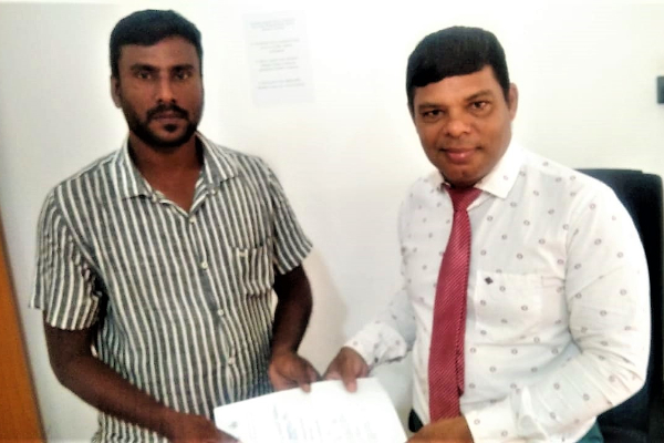 ஆயுதம் தாங்கியவர்களால் அச்சுறுத்தப்பட்ட தமிழ்த் தேசியக் கூட்டமைப்பின் உறுப்பினர்! | Sri Lanka Amparai Cid Power Cut Army Colombo