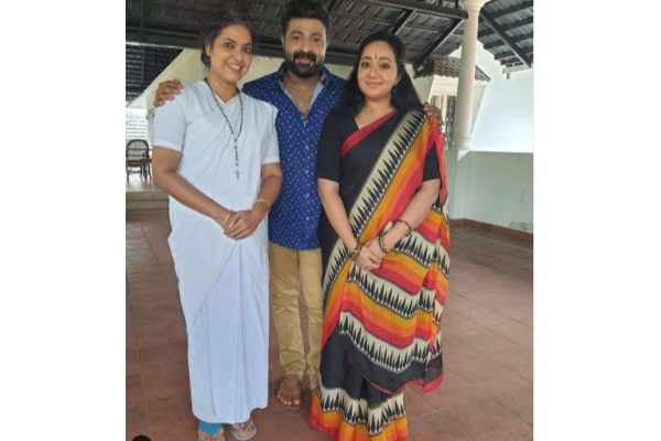 38 வயசுல சீரியல் நடிகைக்கு கல்யாணம்- அட இவங்களுக்கு இப்போ தான் ஜோடி கிடச்சுதா | Serial Actress Chandhira Marriage