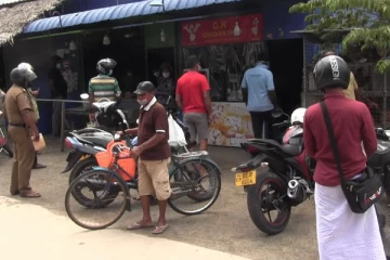 அதிக விலைக்கு பொருட்கள் விற்பனை; முறைகேடுகளை தெரிவிக்க அதிரடி நடவடிக்கை