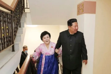 இந்த மனிதருக்கும் அன்பு  இருக்கு  சார் : வட கொரிய செய்தியாளருக்கு கிம் ஜாங் உன் வழங்கிய சூப்பர் பரிசு