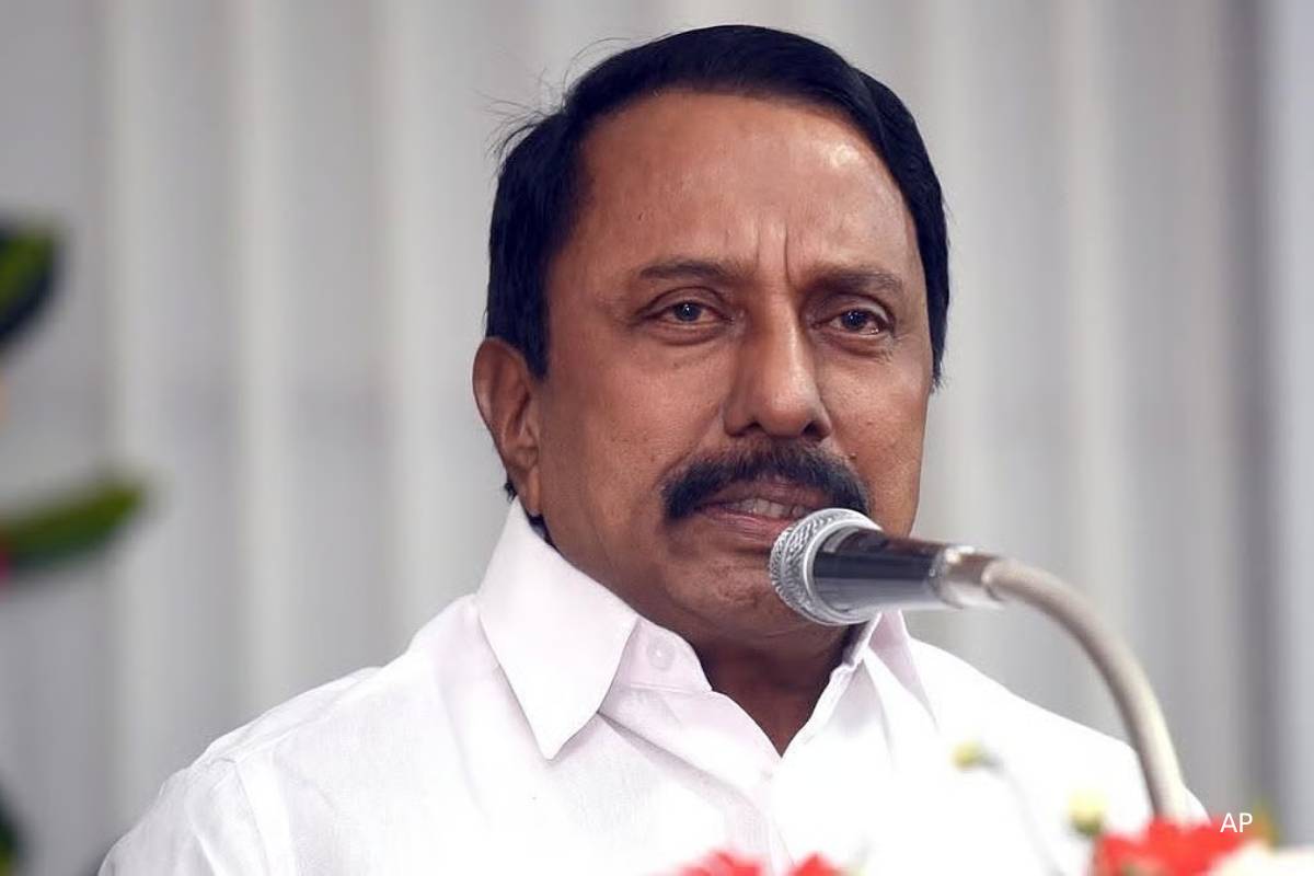 அதிமுகவிலிருந்து இன்னும் 15 பேர் வர உள்ளனர் - அமைச்சர் செங்கோட்டையன் | Sengottaiyan Says 15 Admk Mlas To Join In Tvk
