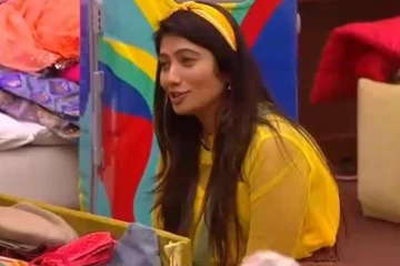 பக்காள பிளேனுடன் இருக்கும் ஜூலி.... மூக்குடைப்பட்ட அசிங்கம்! இது தேவையா?