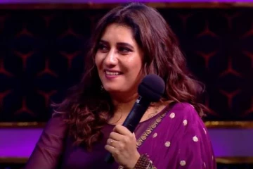 நிகழ்ச்சி மேடையிலேயே கண்ணீர்விட்டு அழுத பிரியங்கா- ஏன் தெரியுமா, நடந்த விஷயம் இதுதான்