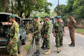 யாழில் விசேட அதிரடிப்படையினரால் சுற்றிவளைக்கப்பட்ட வீடு; அதிகாலையில் பரபரப்பு