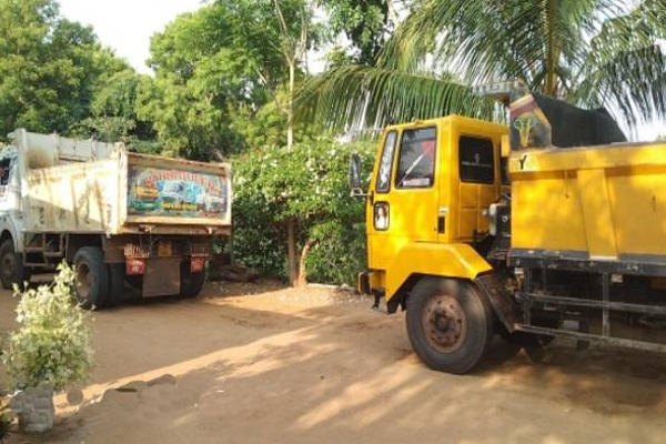 யாழ் தருமபுர பகுதியில் கைதுசெய்யப்பட்ட மூவருக்கு நீதிமன்றம் விடுத்த உத்தரவு! | Jaffna Dharmapura Illegal Sand Carriers Arrested