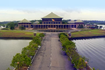 நாடாளுமன்றம் பொதுமக்களால் முற்றுகை இடப்படும்  அபாயம்!