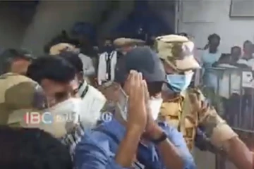 சென்னை திரும்பிய நடிகர் ரஜினி! தெய்வமே என விமான நிலையத்தை தெறிக்க விட்ட ரஜினி ரசிகர்கள்!