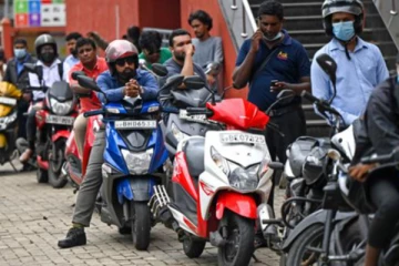 யாழில்  இன்று மிக நீண்ட வரிசை