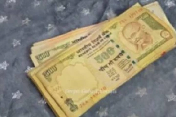 தீபாவளி பண்டிகைக்காக வீட்டை சுத்தம் செய்த பெண்ணுக்கு காத்திருந்த இன்ப அதிர்ச்சி