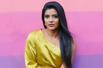 இப்படியொரு ஆடையில் கிளாமர் லுக்கில் போஸ்.. இதுவரை இல்லாத அளவிற்கு மாறிய நடிகை ஐஸ்வர்யா ராஜேஷ்..