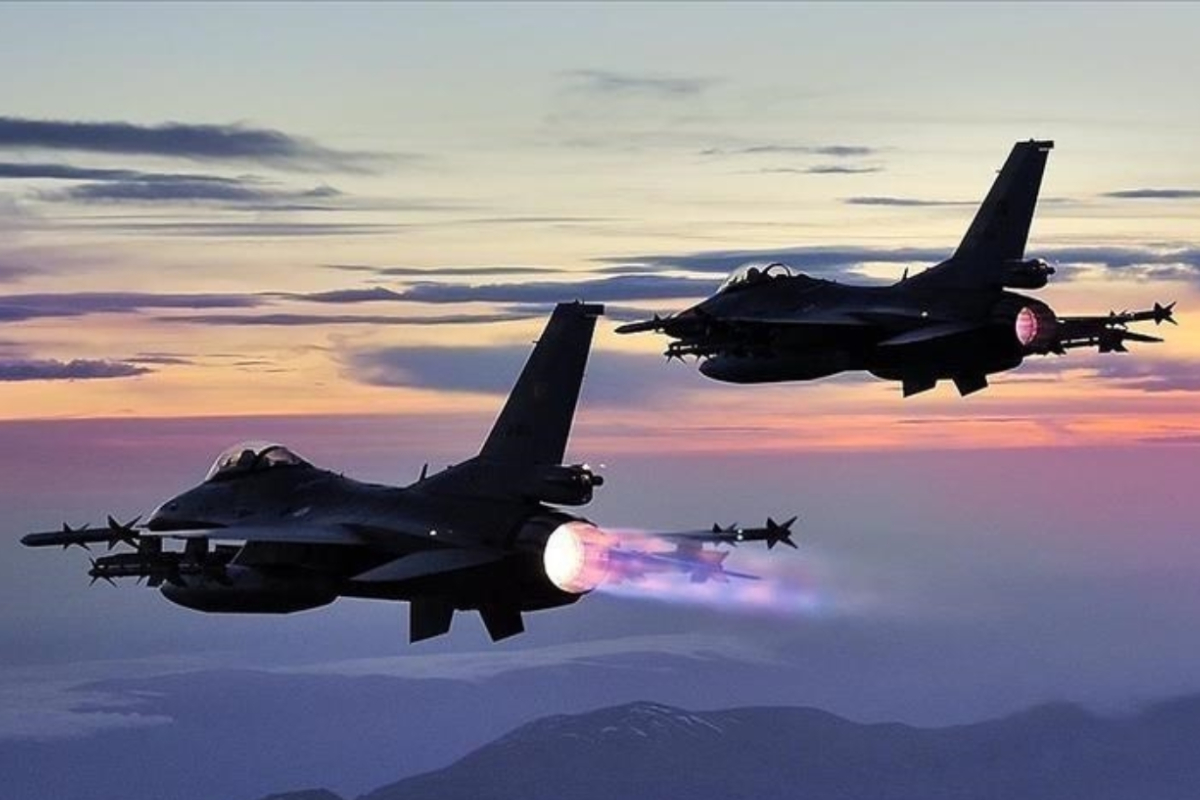 படைகளை களமிறக்கும் பிரித்தானியா! சைப்ரஸுக்கு நகரும் HMS Dragon போர் கப்பல் | Uk Counter Drone Helicopters Arriving In Cyprus