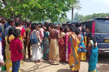 வற்றாப்பளை பொங்கல் நிகழ்விற்காக வந்திருந்த தமிழ் தேசிய மக்கள் முன்னணியின் உறுப்பினர் கைது! (படங்கள் )