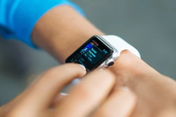 இங்கிலாந்தில் ஒருவரின் உயிரை காப்பாற்றிய ஸ்மார்ட் வாட்ச்!