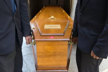 உயிரிழந்த பெண்ணின் உடலை பதப்படுத்த முயன்ற பணியாளர்: அடுத்து நடந்த அதிர்ச்சியை ஏற்படுத்திய விடயம்