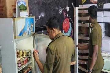 வவுனியாவில் புத்தாண்டை முன்னிட்டு சுகாதாரப் பரிசோதகர்கள் திடீர் சோதனை