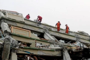 மியான்மர் நிலநடுக்கம்... ஐந்து நாட்களுக்குப் பிறகு உயிருடன் மீட்கப்பட்ட நபர்
