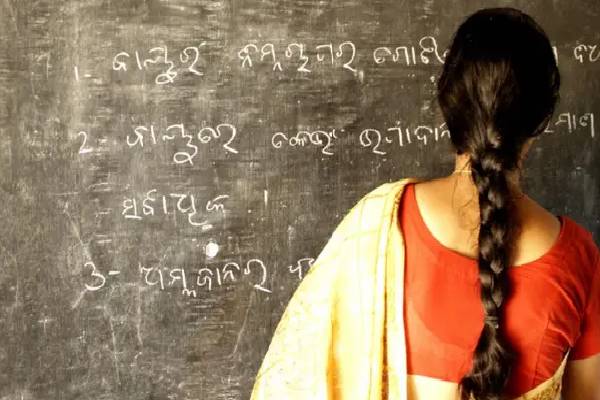 இங்கிலாந்தில் மாணவர்களுடன் தகாத உறவில் ஈடுபட்ட ஆசிரியைக்கு வாழ்நாள் தடை | Teacher Relationship With Students In England