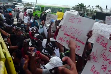 ගාලුමුවදොර පිටියට රැස් වුන විශාල ජන ගඟ ආණ්ඩුවට දුන් පණිවුඩය.. (VIDEO)