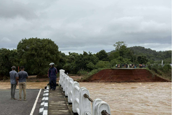 இலங்கையின் மிகப் பிரதானமான பாலம் இடிந்து விழுந்தது.. | Matale Moragahakanda Lakkala Bridge Collapsed