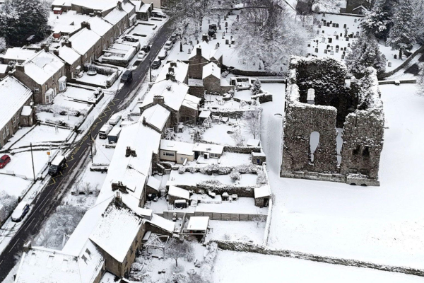 பிரித்தானியாவை மீண்டும் உறையவைக்கும் பனிப்பொழிவு! விடுக்கப்பட்டுள்ள முக்கிய எச்சரிக்கை | Cold Health Alert Issued Snow Forecast Of Uk