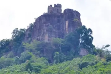 කන්දකින් ඇද වැටී සරසවි සිසුවියක් ජිවිතක්ෂයට